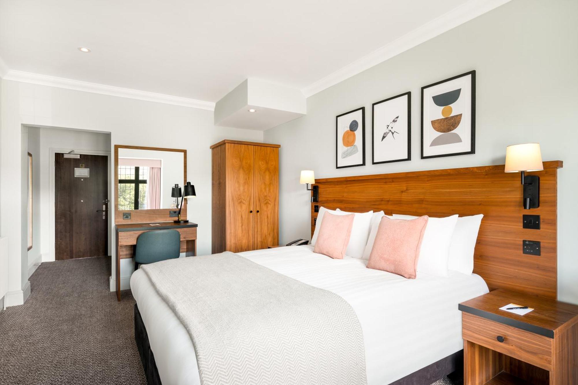 Voco Lythe Hill Hotel & Spa By Ihg เฮเซิลเมียร์ ภายนอก รูปภาพ